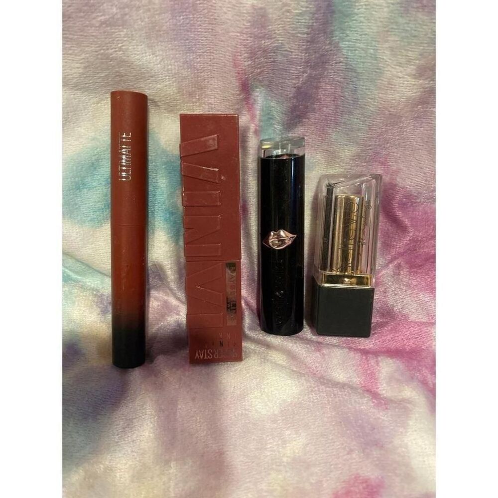 bundle of Lipsticks 2 Maybelline , 1‎ wet and wild and 1 believe
